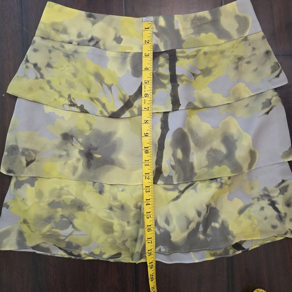NWT The Limited Yellow and Gray Tiered Mini Skirt Size 10 - Picture 3 of 7